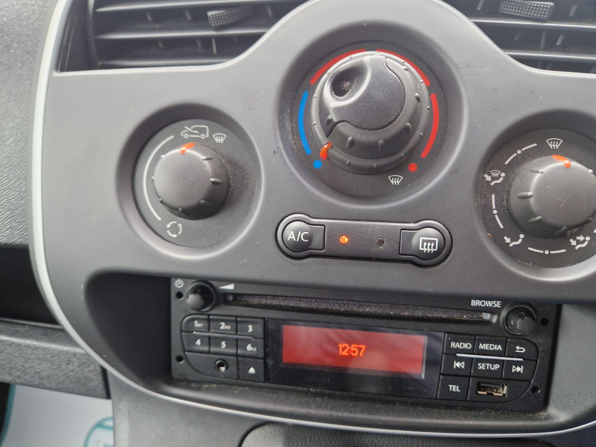 Nissan NV250 image 10